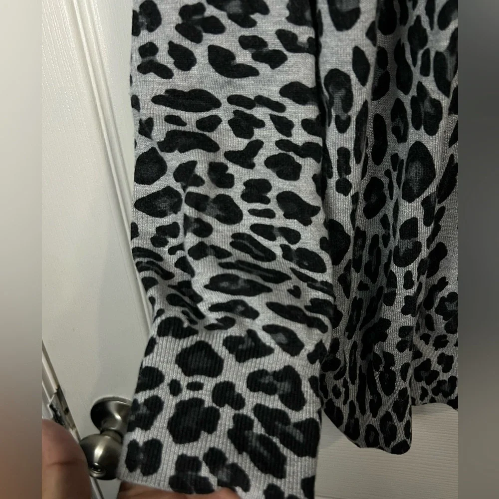 Lane Bryant Women’s Cardigan Sweater - Size 26/28 Cheetah Print - Picture 5 of 5